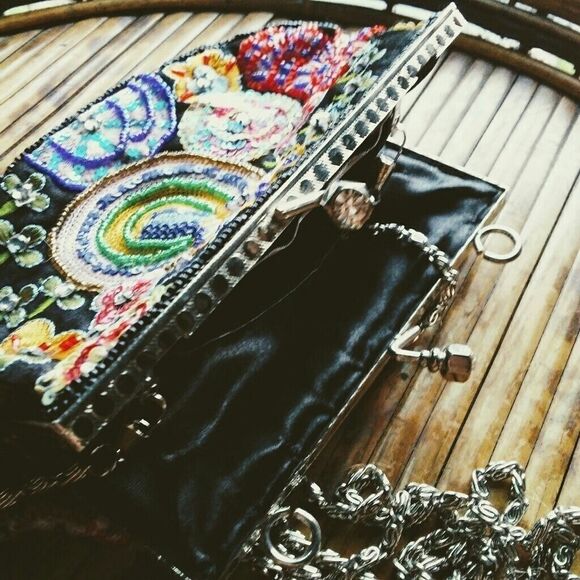 ziba embroidered & breaded purse - Picture 2 of 6